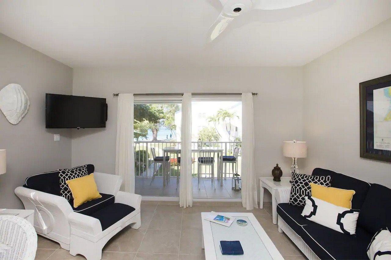 Villas Of The Galleon Seven Mile Beach Exterior photo