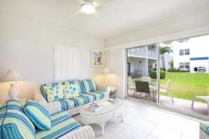 Villas Of The Galleon Seven Mile Beach Exterior photo
